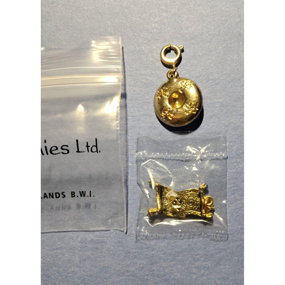 Island Companies Gold Tone Sombrero Scroll Charms Cayman Islands Travel Jewelry